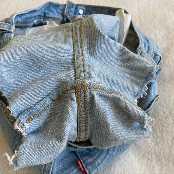 Levi’s Original Ribcage Light Blue Wash Denim Cutoffs Shorts | 31 - Picture 10 of 13